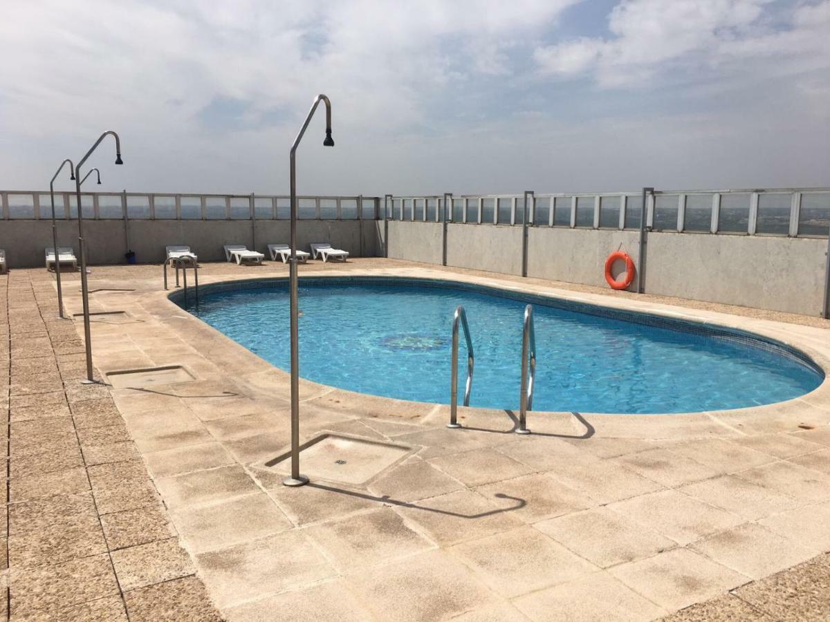 Pisos Con Piscina De Temporada Corta Estancia Madrid Exterior photo